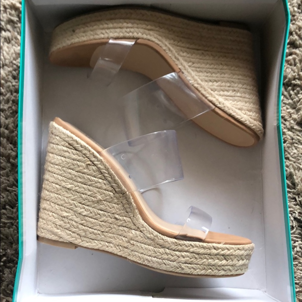 “Big Fan” clear lucite wedges